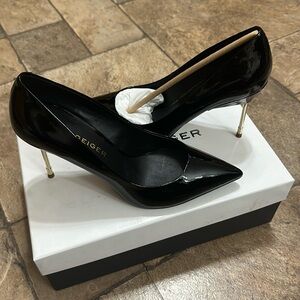 NWT Kurt Geiger Britton Pumps with Gold Heel (6.5)
